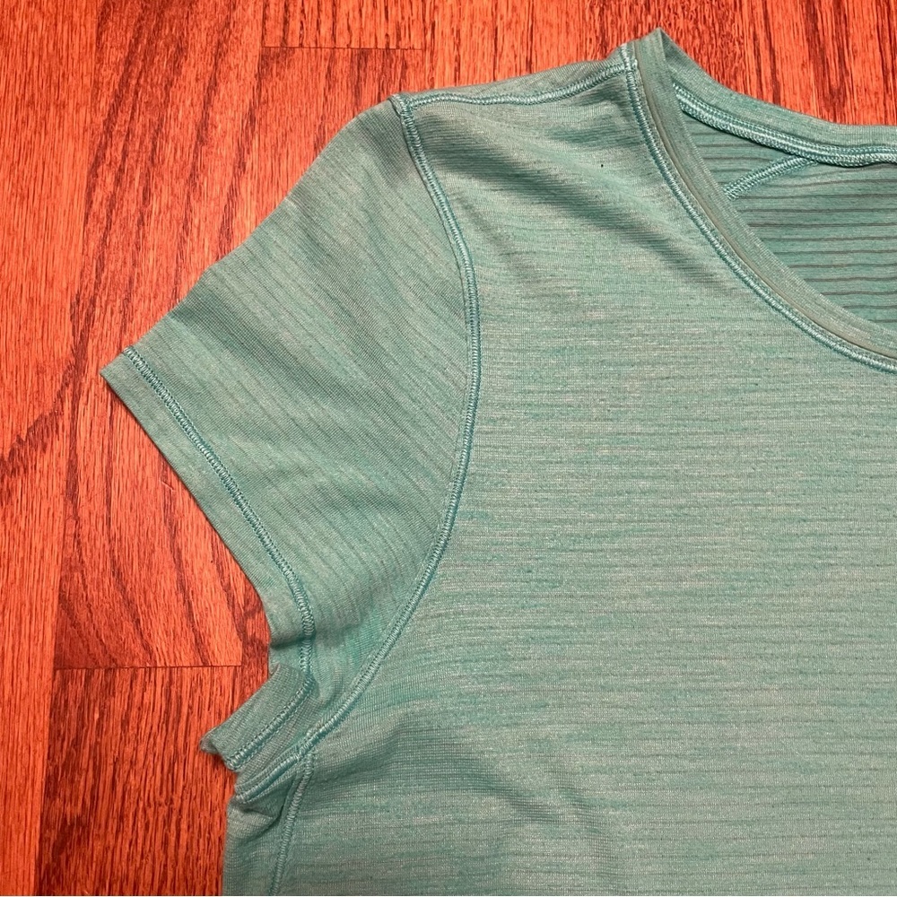 Lululemon short sleeve tee shirt top - Picture 4 of 11